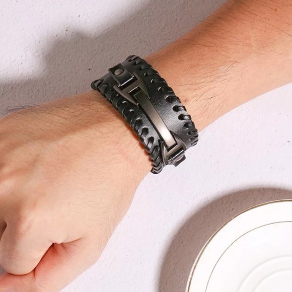 Genuine Men’s Wide Band Leather Bracelet - Picture 7 of 11